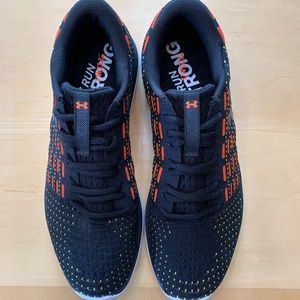 Under Armour Charged Mens Size 10 (Like New)